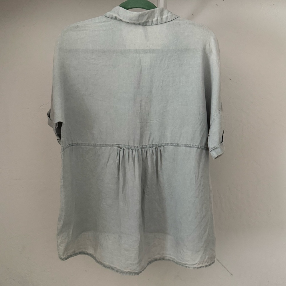 Bundle 3 for 50% off Y2K XCVI Gray Lightweight Linen Blouse with Shell Buttons - Picture 5 of 7